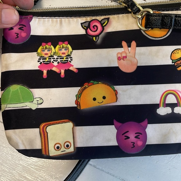 Betsey Jonson purse used flawed Stylish Black and White Striped Women's Bag - Picture 7 of 7